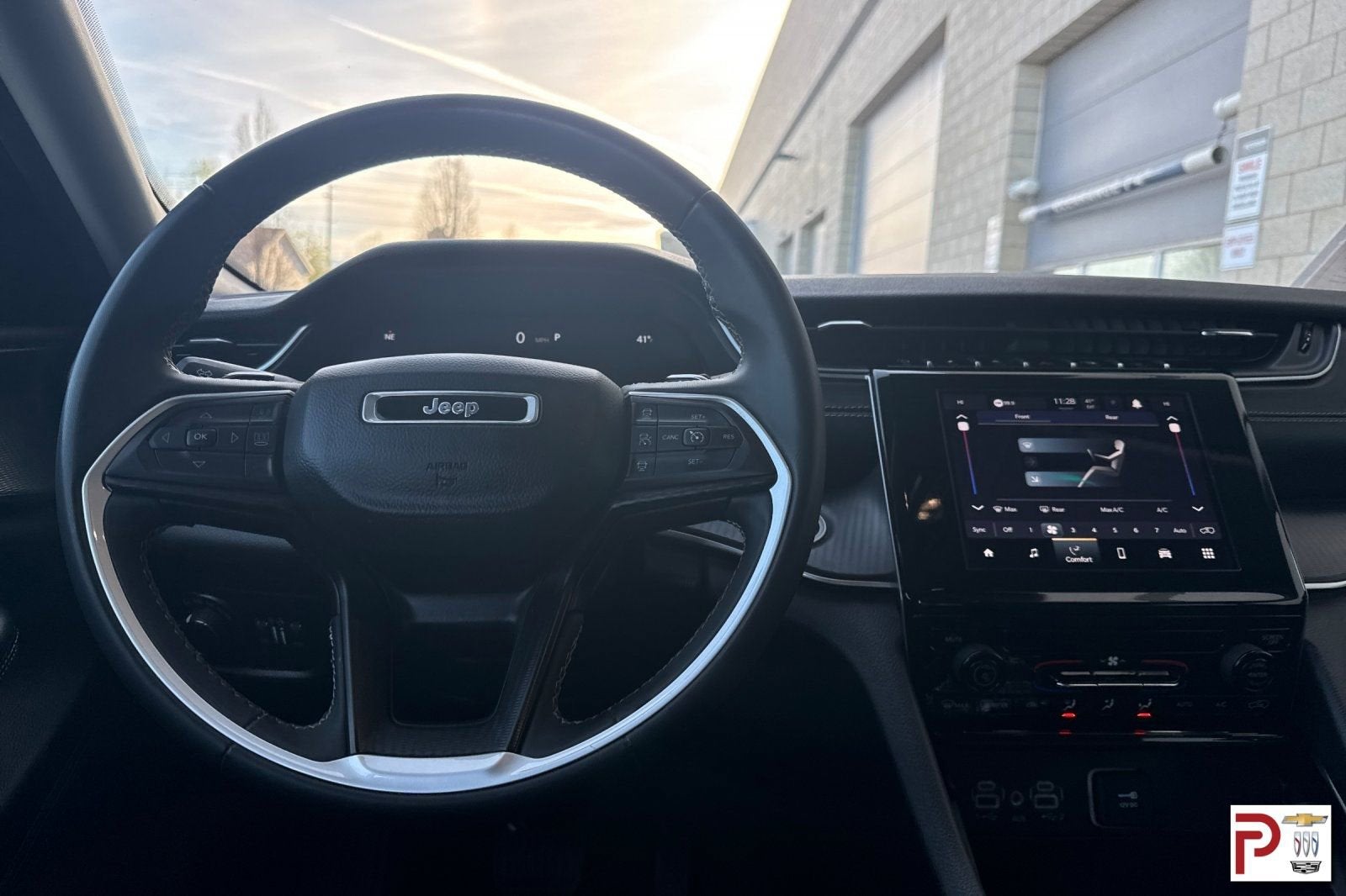 2023 Jeep Grand Cherokee L Laredo 4x4