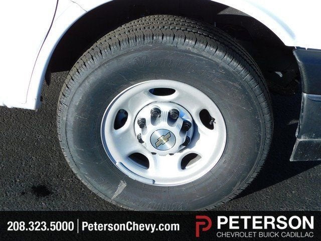 2024 Chevrolet Express Cutaway 3500 1WT