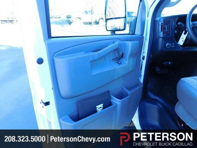 2024 Chevrolet Express Cutaway 3500 1WT
