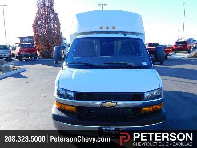 2024 Chevrolet Express Cutaway 3500 1WT