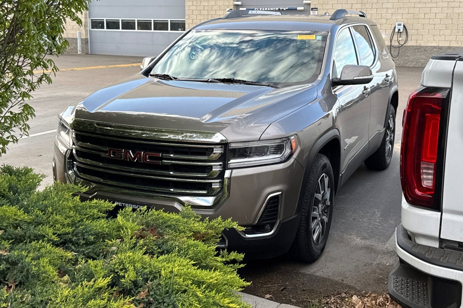 2023 GMC Acadia SLT