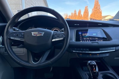 2022 Cadillac XT4 Premium Luxury