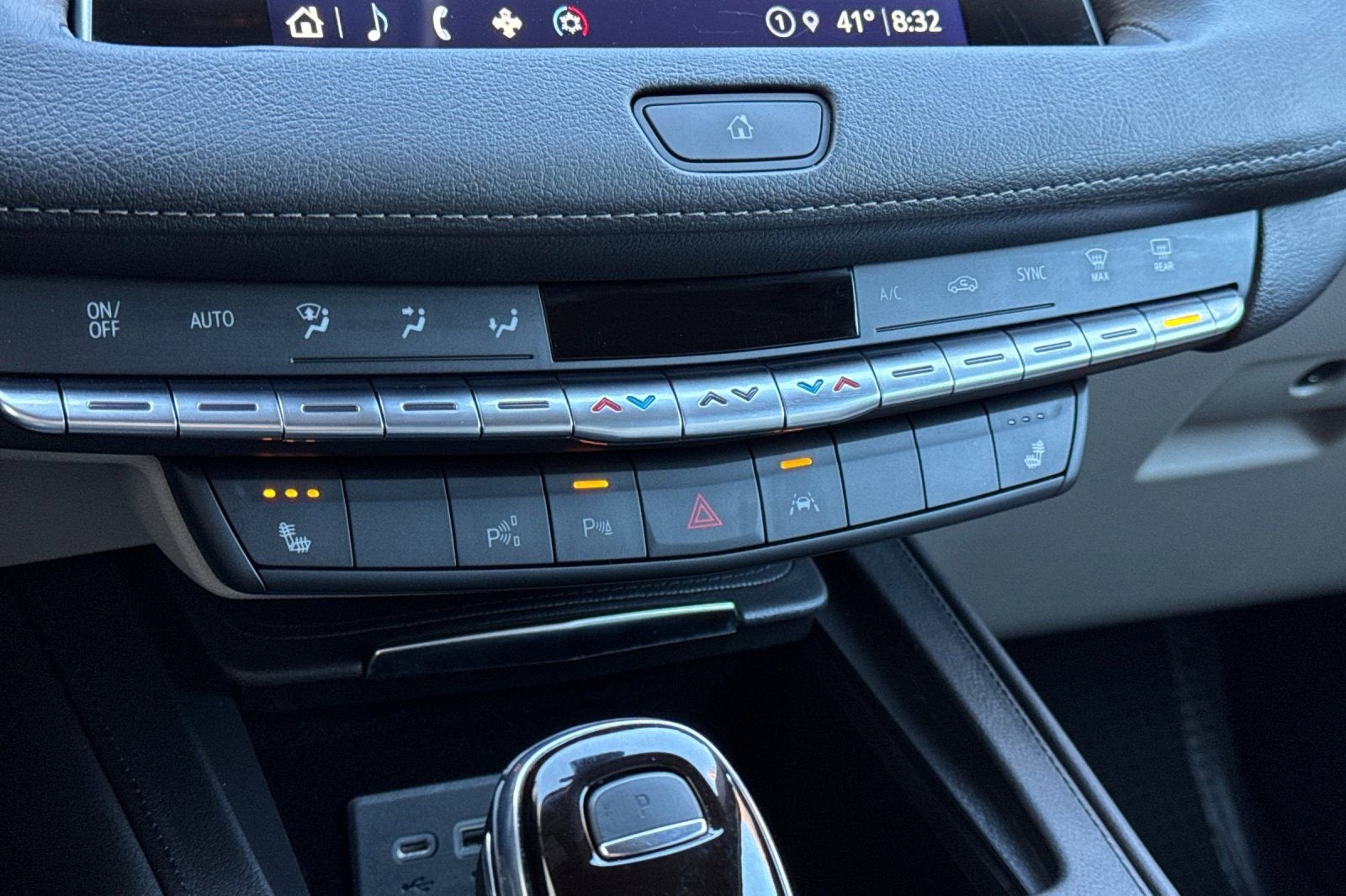 2022 Cadillac XT4 Premium Luxury