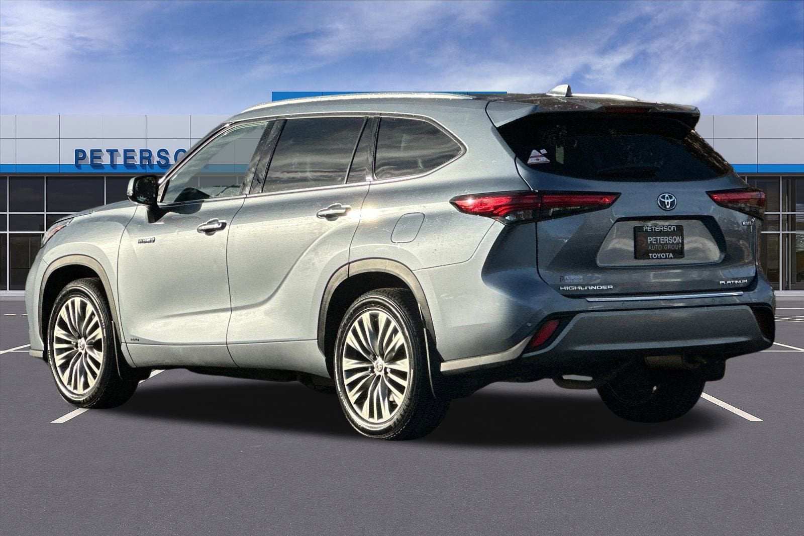2021 Toyota Highlander Hybrid Platinum