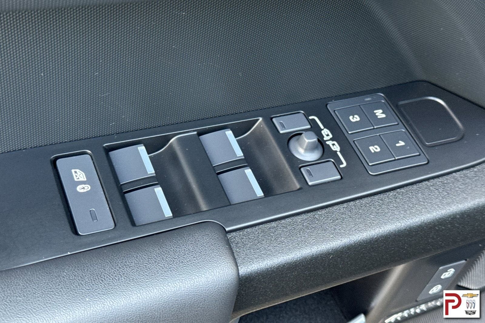 2025 Land Rover Defender 110 P525 V8