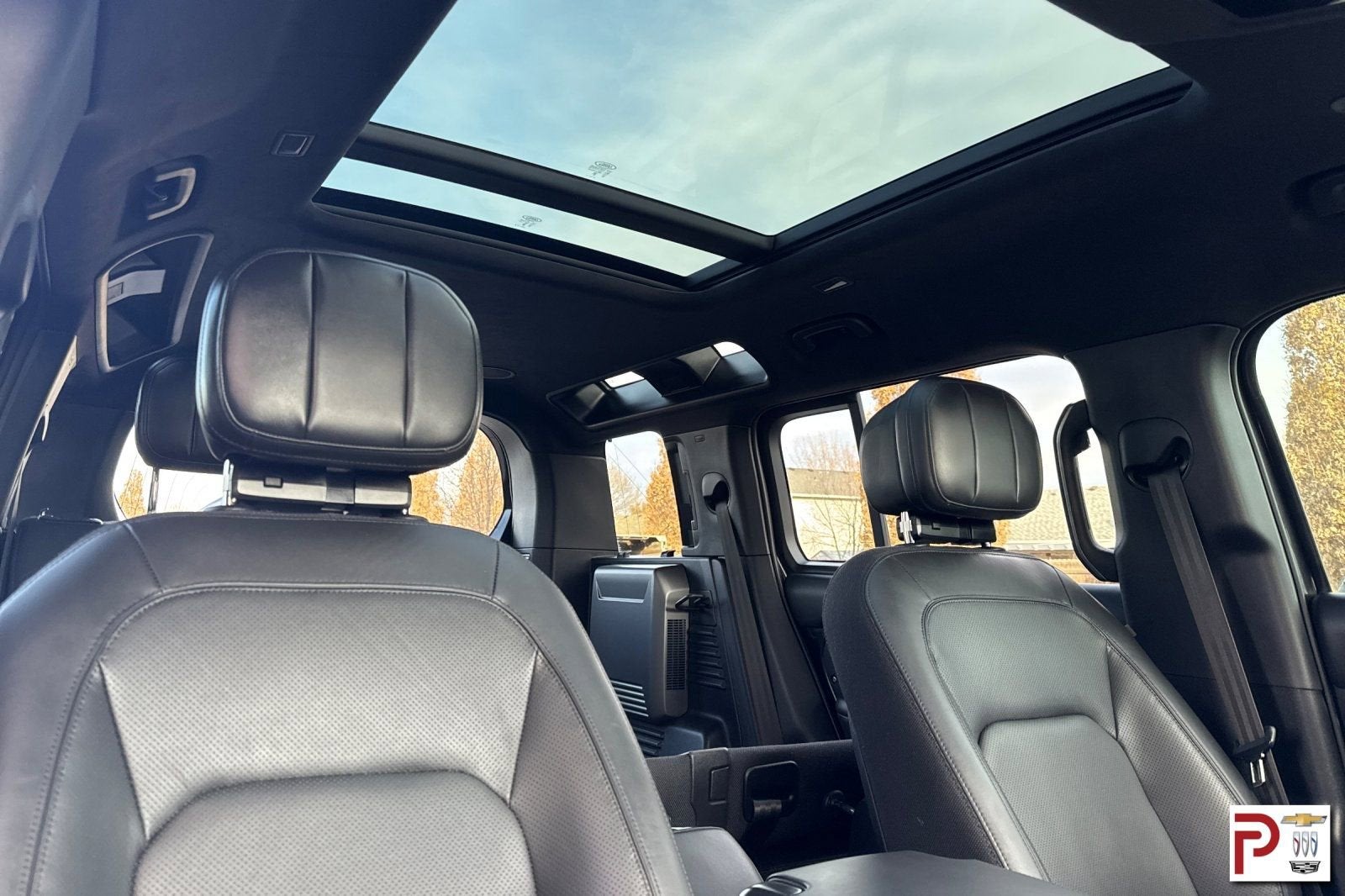 2025 Land Rover Defender 110 P525 V8