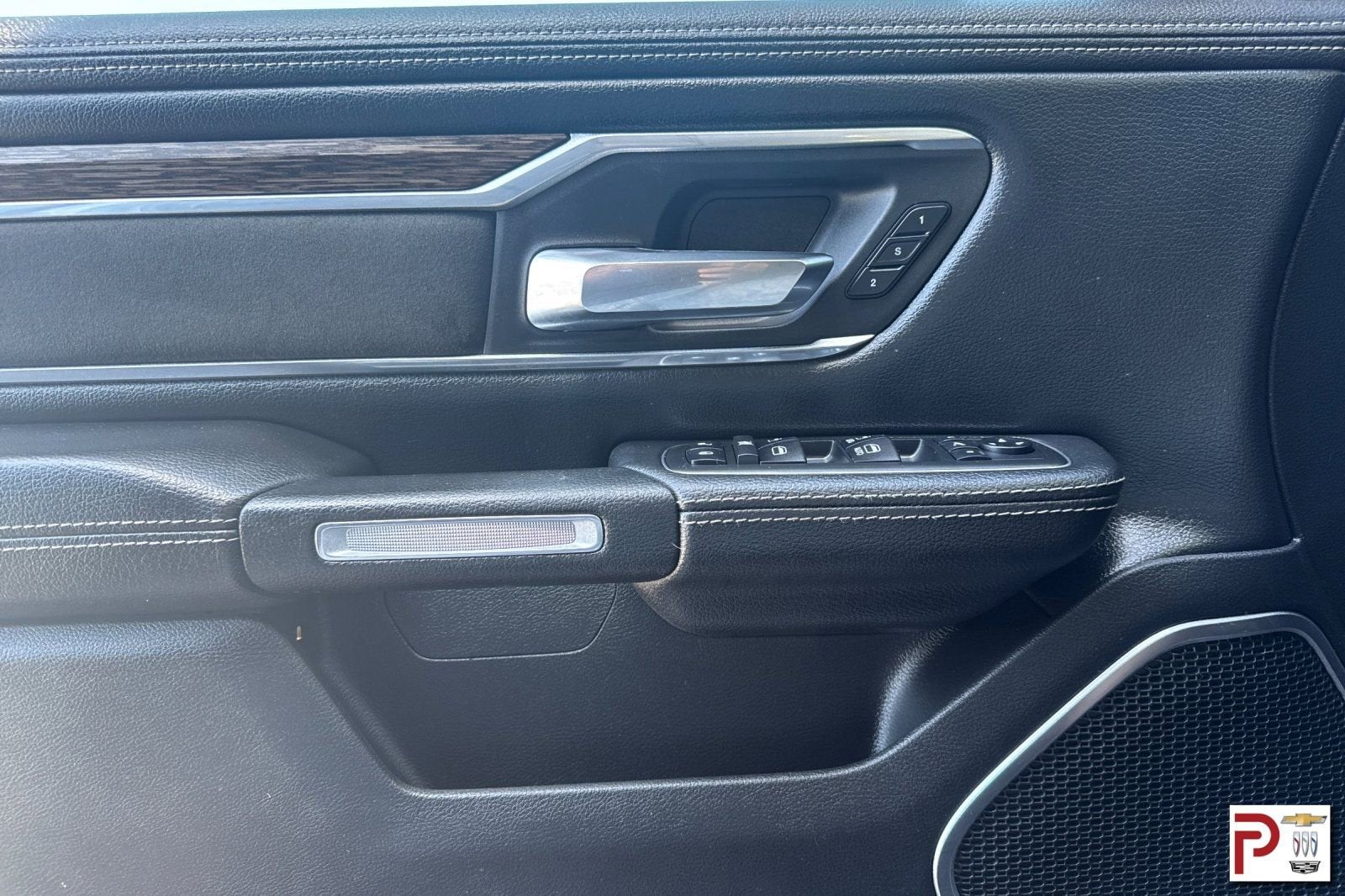 2019 RAM 1500 Laramie Crew Cab 4x4 5'7" Box
