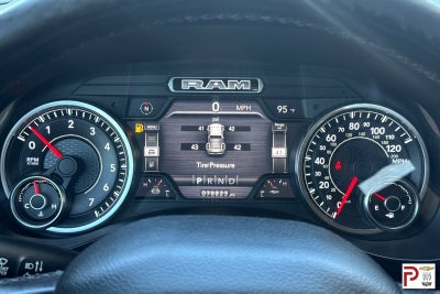 2019 RAM 1500 Laramie Crew Cab 4x4 5'7" Box