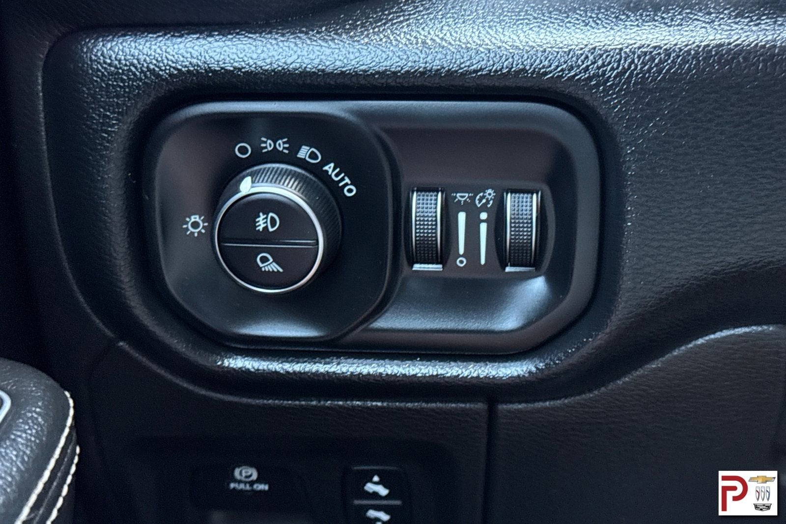2019 RAM 1500 Laramie Crew Cab 4x4 5'7" Box