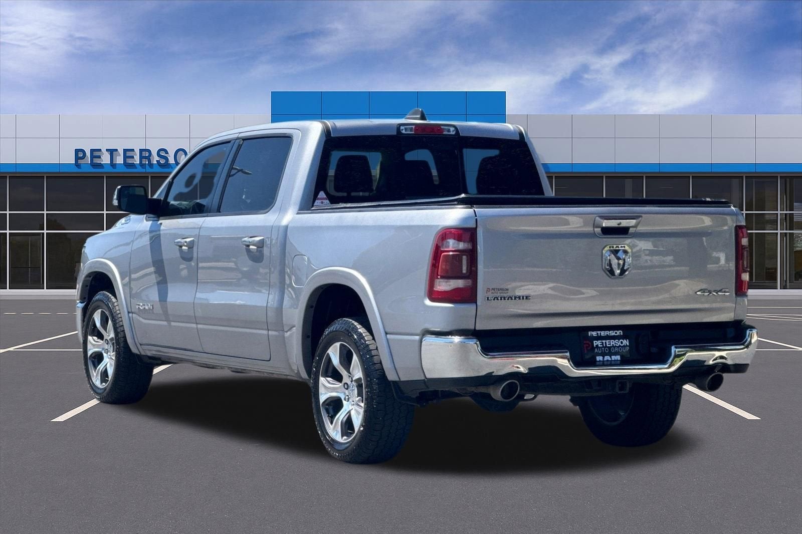 2019 RAM 1500 Laramie Crew Cab 4x4 5'7" Box