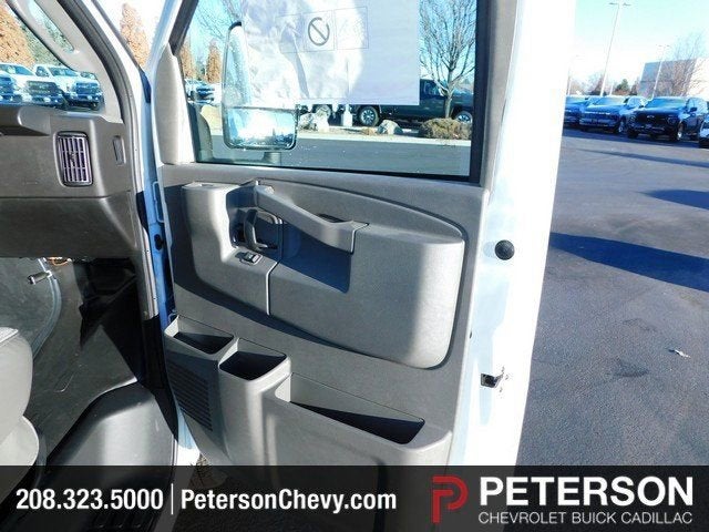 2024 Chevrolet Express Cutaway 3500 1WT