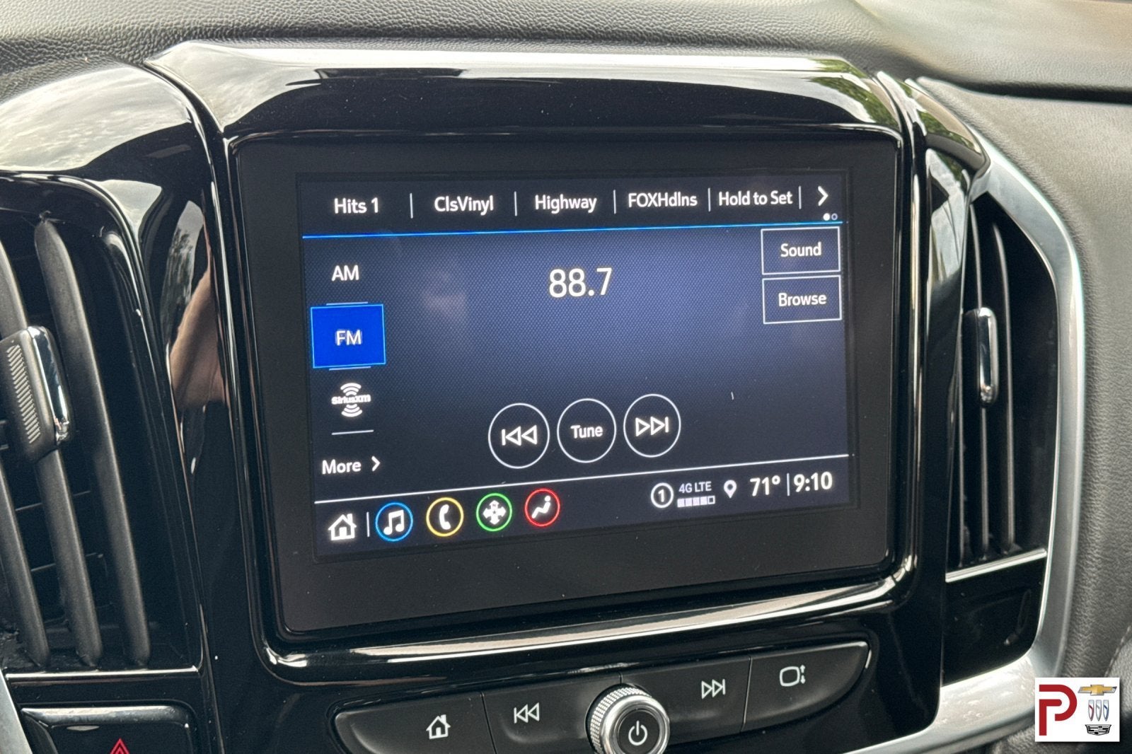 2023 Chevrolet Traverse LT Cloth