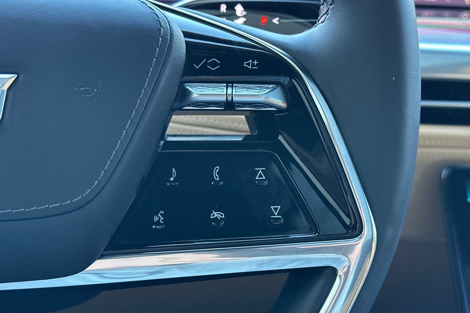 2025 Cadillac ESCALADE IQ Sport 2